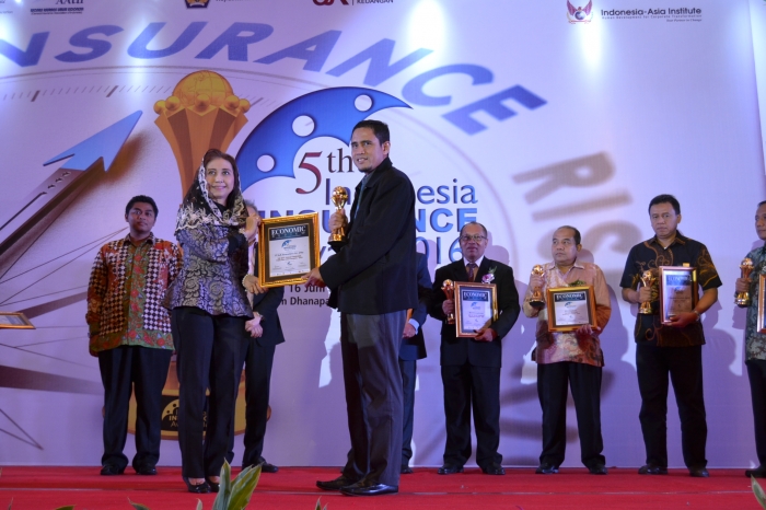 3 Penghargaan Diraih oleh Amanah Githa pada Indonesia Insurance Award V 2016